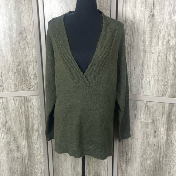 New! Nordstrom’s RDI women’s M forest green oversized V-neck sweater - Picture 1 of 12